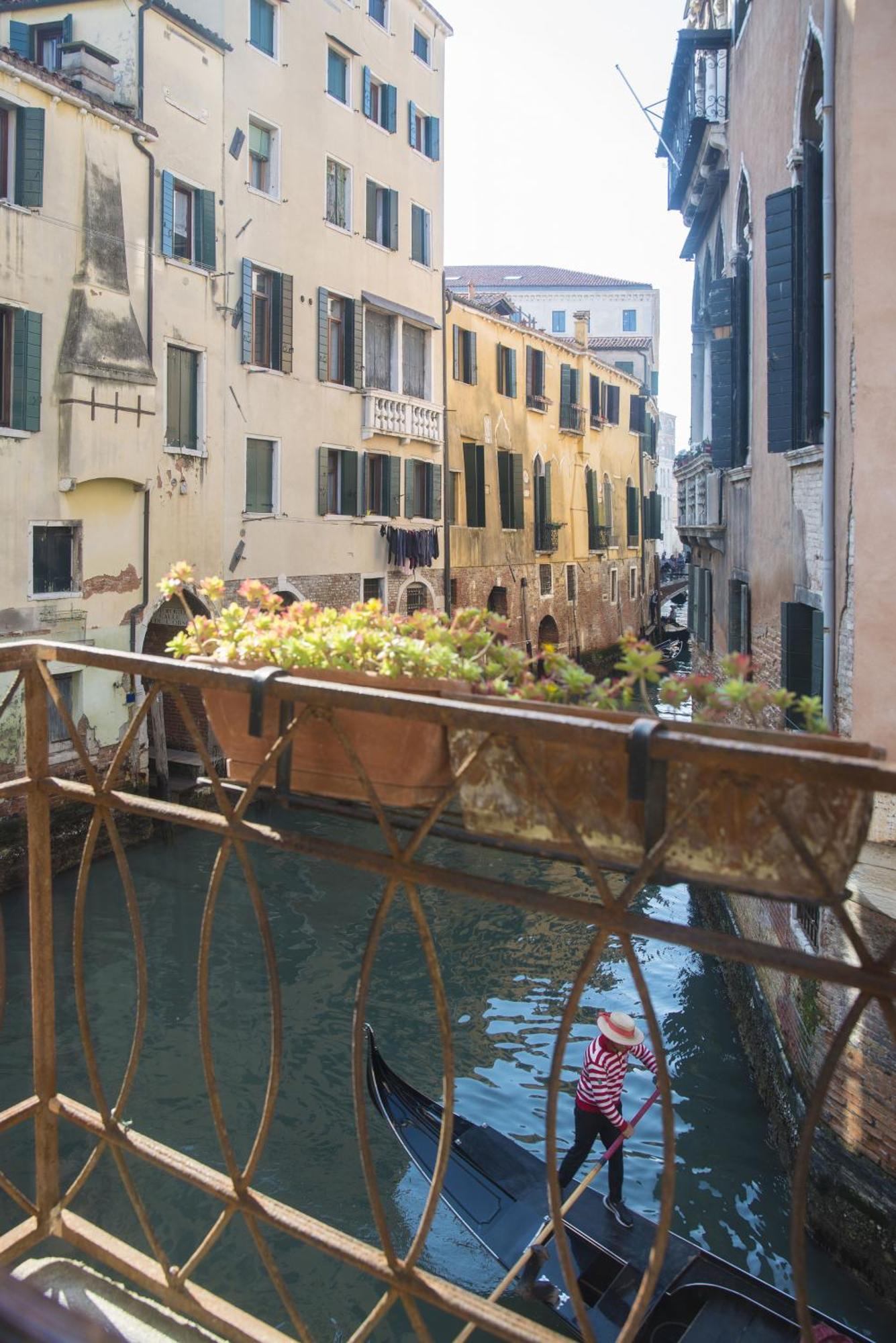 Tre Sestieri Terrace - Canal View 2024 Venecia Habitación foto